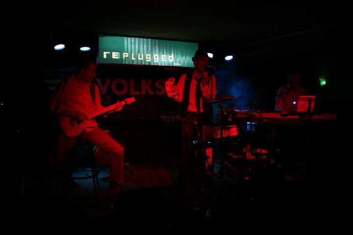 2008-11-28 M3_live at replugged 001.jpg